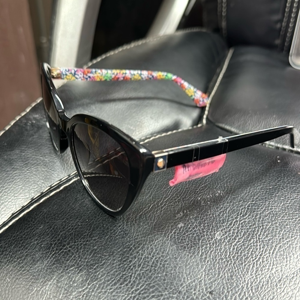 Kate Spade Kate Spade AMBERLEE Sunglasses
0807-WJ - BLACK - Gray Sf Pz New